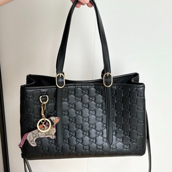 Gucci GG Emblem Medium Tote Bag Black - Picture 1 of 8